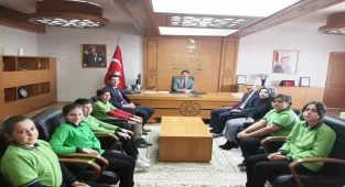 Ulaş'ta öğrenciler, Kaymakam Eskimez'i ziyaret etti