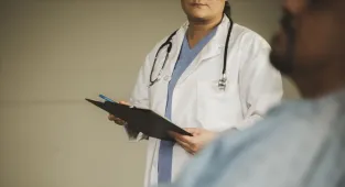 Acil servislerde saniyelerle yarışan sağlık ekipleri hayat kurtarıyor