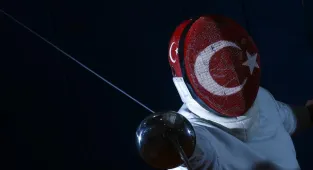Antrenör babasının desteğiyle başladığı eskrimde milli takımı hedefliyor
