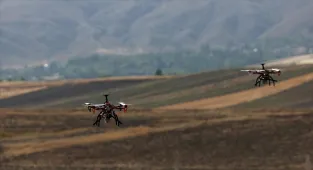 Birleşik Arap Emirlikleri Savunma Bakanlığı: Hava savunma sistemleri, İran'dan gelen füze ve insansız hava aracı saldırılarına müdahale ediyor