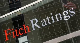 Fitch: Hürmüz Boğazı 6 ay kapalı kalırsa petrol fiyatları ortalama 120 doları görebilir