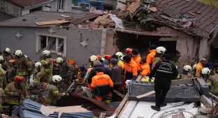 GÜNCELLEME - Fatih'te doğal gaz patlaması sonucu 2 bina çöktü