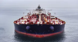 Karadeniz'de saldırıya uğrayan Altura isimli tanker Kilyos açıklarına demirledi