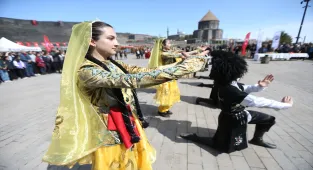 Kars ve Ardahan'da Nevruz Bayramı kutlandı