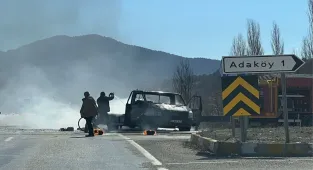 Konya'da seyir halindeki kamyonet yandı