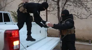 MİT'in istihbari çalışmaları sonucu Suriye'nin başkenti Şam'da sabotaj eylemleri düzenlemeye hazırlanan terör örgütü DEAŞ'a bağlı hücre çökertildi, 3 DEAŞ'lı yakalandı 