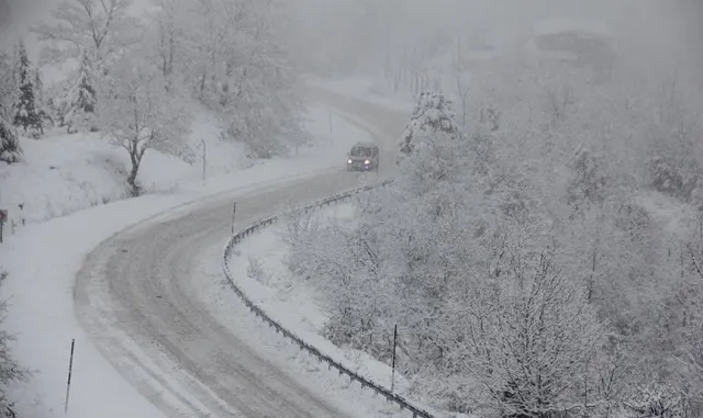 Pınarbaşı-Gürün kara yolu tipi nedeniyle tır ve çekici trafiğine kapatıldı