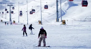 Ramazan Bayramı'nın son gününde Erciyes'teki pistler kayakseverlerle doldu