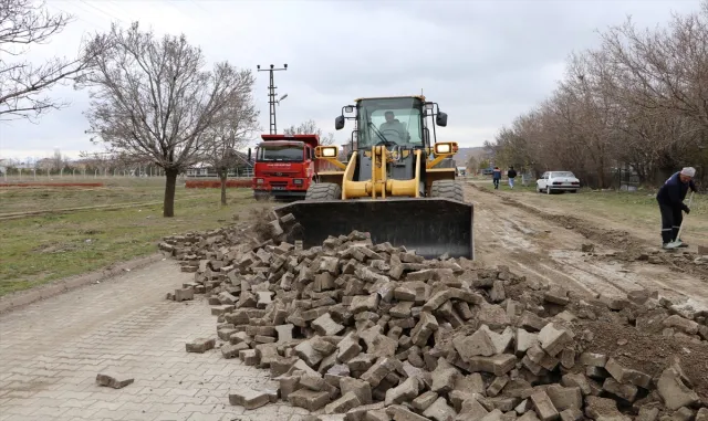Ulaş'ta yol yapım çalışmaları devam ediyor