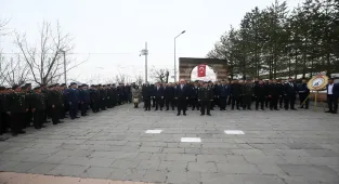 Van ve çevre illerde Çanakkale Deniz Zaferi'nin 111. yıl dönümü kutlandı