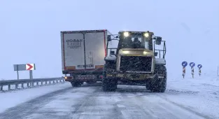 Ardahan-Şavşat kara yolu tır geçişine açıldı