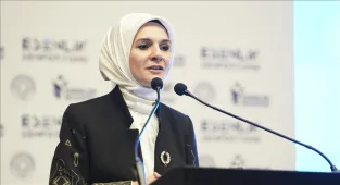 Bakan Göktaş, Uluslararası Milli İrade Kız Anadolu İmam Hatip Lisesi'nde öğrencilerle buluştu: