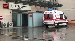 Beyoğlu'nda 3 kişi karbonmonoksit zehirlenmesi şüphesiyle hastaneye kaldırıldı