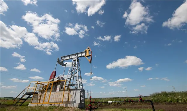 Brent petrolün varili 98,40 dolardan işlem görüyor / 17 Nisan 2026