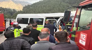 Burdur'da 7 kişinin öldüğü kazaya karışan tırın sürücüsü tutuklandı