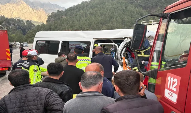 Burdur'da 7 kişinin öldüğü kazaya karışan tırın sürücüsü tutuklandı