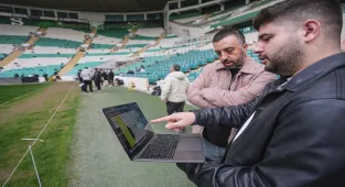 Bursaspor, Nesine 2. Lig Kırmızı Grup 33. hafta maçında Somaspor'u 5-1 yenerek 1. Lig'e yükselmeyi garantiledi.
