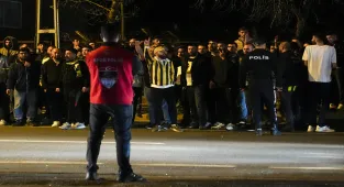 Fenerbahçe'ye Samandıra'da tepkili karşılama