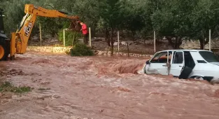 GÜNCELLEME 2 - Adana'nın Kozan ilçesinde sağanak ve dolu etkili oldu