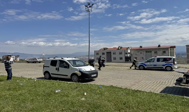 GÜNCELLEME - İzmir'de araçta kadını silahla öldüren kişi intihar etti