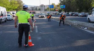 GÜNCELLEME - İzmir'de tırın 9 araca çarptığı kazada 2 kişi öldü, 5 kişi yaralandı