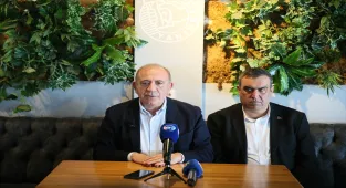 Gür﻿sel Tekin İzmir'de basın toplantısı düzenledi: