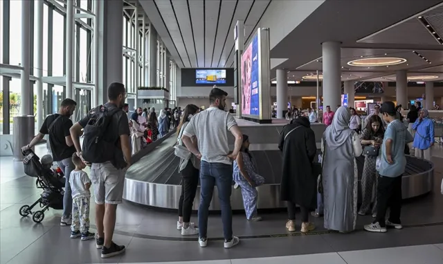 İsrail'in Ben Gurion Havalimanı bir paketten çıkan zehirli duman nedeniyle tahliye edildi