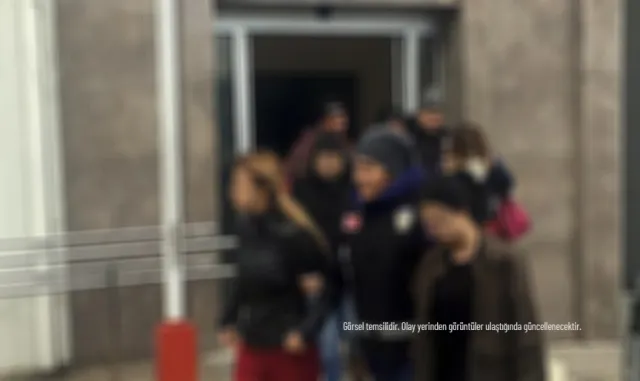 İstanbul'da uyuşturucu ve fuhuş soruşturması kapsamında bir eğlence mekanında arama yapıldı
