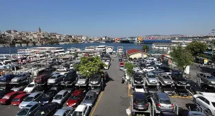 İSTANBULLULARIN OTOPARK ÇİLESİ - İstanbul'da uygun park yeri bulmak, trafikte ilerlemek kadar zor
