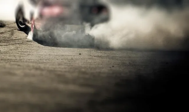 İzmir'de kavşakta drift atan sürücüye 165 bin lira ceza uygulandı