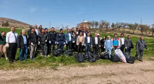 Karakeçili'de çevre temizliği yapıldı