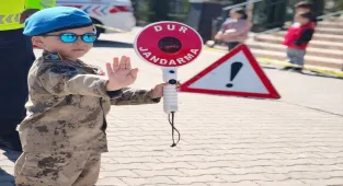 Kırşehir'de anaokulu öğrencilerine trafik kuralları anlatıldı