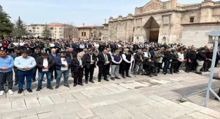 Konya ve çevre illerde Kahramanmaraş'taki okul saldırısında ölenler için gıyabi cenaze namazı kılındı