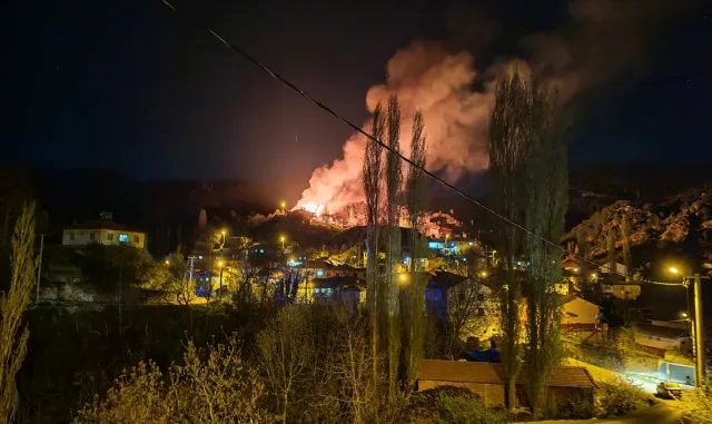 Manisa'da çıkan ev yangınında 1 kişi dumandan etkilendi