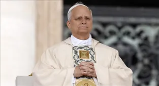 Papa 14. Leo, Afrika ülkelerini kapsayan üçüncü dış gezisi için yola çıktı