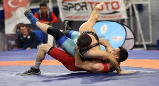 Rıza Kayaalp, Avrupa Güreş Şampiyonası'nda finale yükseldi