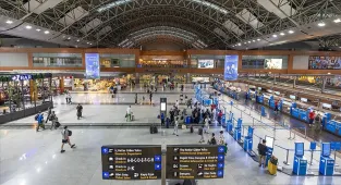 Sabiha Gökçen Havalimanı Kulesi otizme dikkati çekmek için mavi ışıkla aydınlatıldı