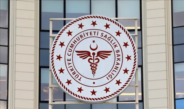 Sağlık Bakanlığı Teftiş Kurulu Başkanı Hacıfazlıoğlu, 23. Ankara Kitap Fuarı'nda kitaplarını imzaladı: