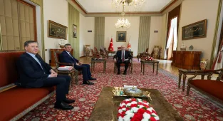 TBMM Başkanı Kurtulmuş, CHP Genel Başkanı Özel'i kabul etti