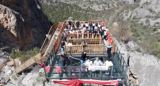 Yozgat'ta öğrenciler Kazankaya Kanyonu'nda doğa yürüyüşü yaptı