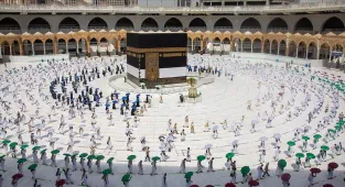 10 bin parçalık koleksiyonla hac yolculuğunun geçmişini anlatıyor