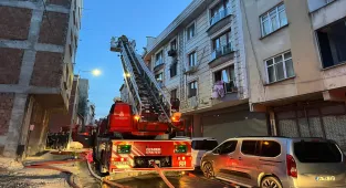 Bağcılar'da apartman dairesinde çıkan yangın hasara neden oldu