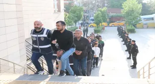 Eskişehir merkezli yasa dışı bahis operasyonunda yakalanan zanlılardan 24'ü tutuklandı