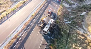 GÜNCELLEME 4 - Denizli'de bariyerlere çarparak yanan yolcu otobüsündeki 8 kişi öldü, 33 kişi yaralandı