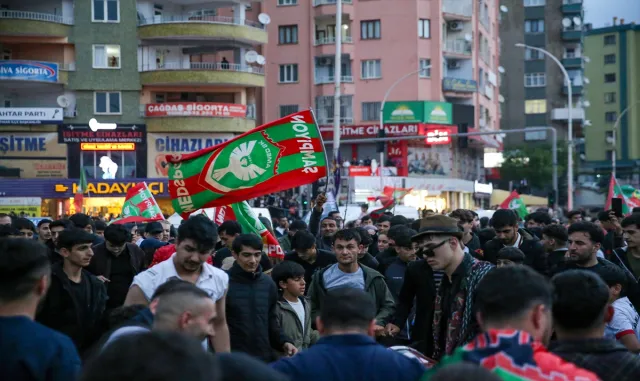 GÜNCELLEME - Amed Sportif Faaliyetler'in Süper Lig'e yükselmesi Diyarbakır'da coşkuyla kutlandı