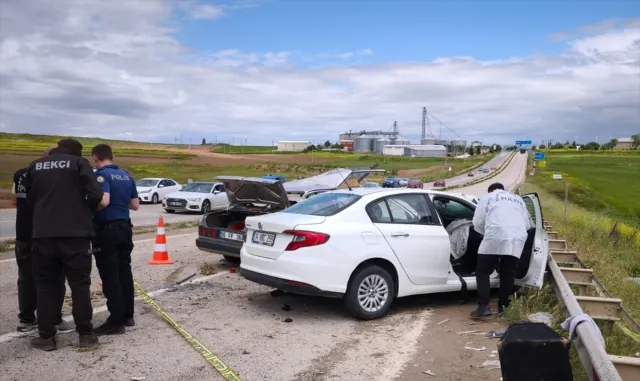 GÜNCELLEME - Kırıkkale'de iki otomobilin çarpıştığı kazada 2 kişi öldü, 7 kişi yaralandı