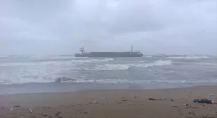 GÜNCELLEME - Sakarya'da kuru yük gemisi karaya oturdu