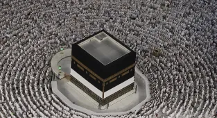 Hacı adayları Kurban Bayramı öncesi son cuma namazını Kabe'de kıldı