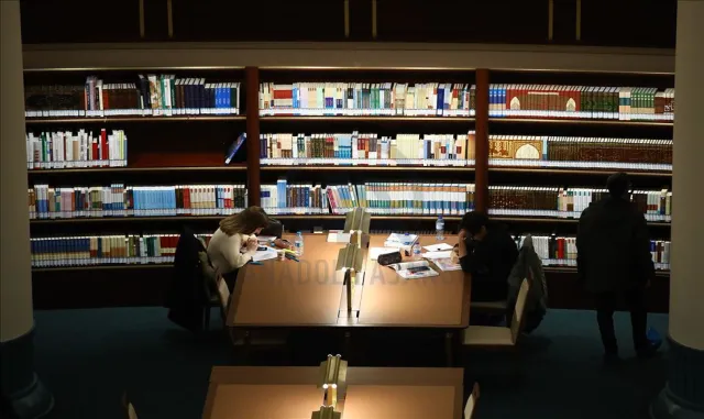 Hayat Okumakla Güzel diyerek yola çıkan fizik profesörü 17 kütüphane kurdu