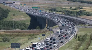 Kocaeli, Bolu ve Düzce'de yollarda bayram dönüşü yoğunluğu yaşanıyor
